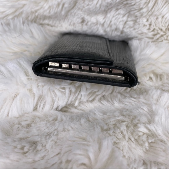 Louis Vuitton Black Epi 6-key wallet - Picture 8 of 16